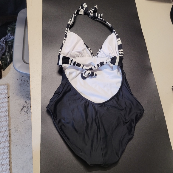 Slimming Halter One-Piece - Picture 4 of 7